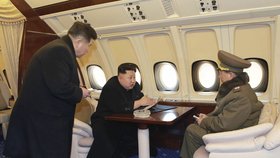 I v letadle nosí Kim Čong-un a jeho generálové kabáty. Je v něm zima?