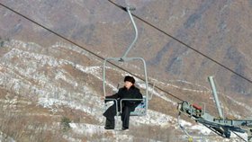 S velkou pompou otevřel v roce 2014 Kim Čong-un luxusní skiareál. Nakonec 110 km sjezdovek nesjíždí nikdo.