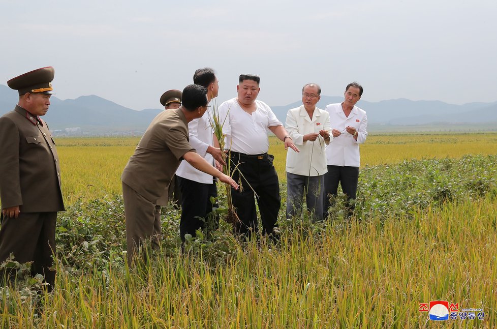 Severokorejský diktátor Kim Čong-un na inspekci v Severní Hwanghe.