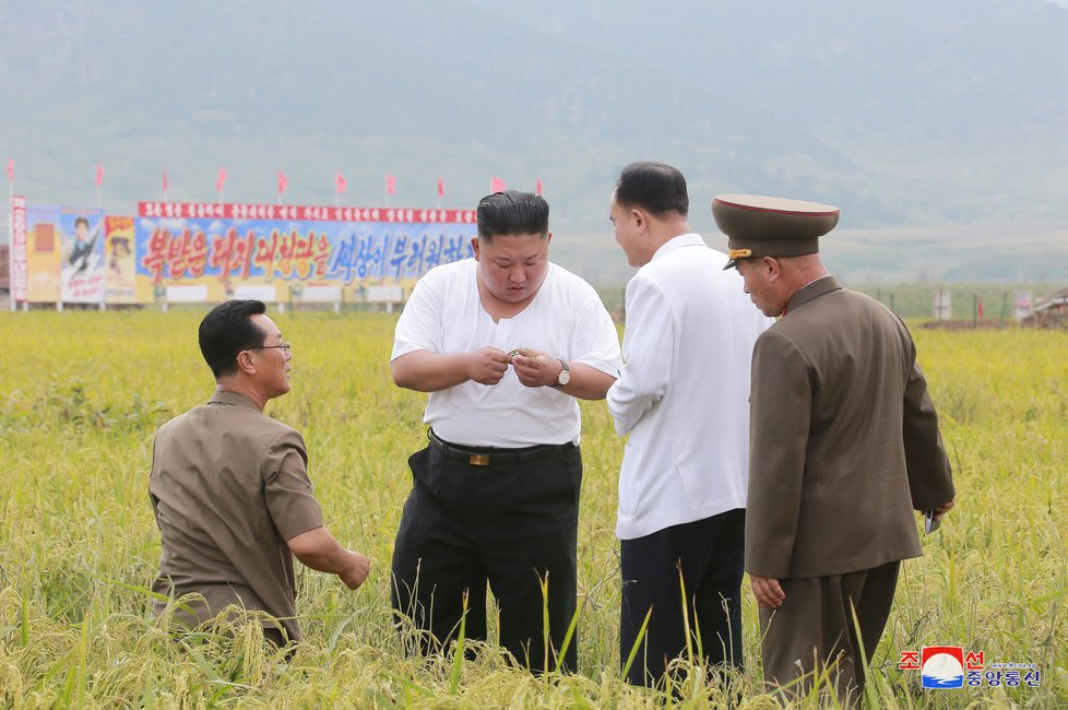 Diktátor Kim Čong-un vyrazil na inspekci na jih KLDR, prohlédl si rekonstrukci městečka Kimhwa zasaženého povodněmi.