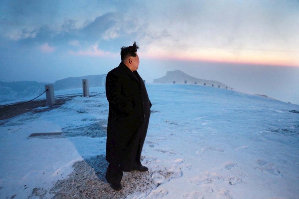 Kim Čong-un na posvátné 2750 metrů vysoké hoře Pektu