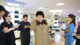 Kim Čong-un nadále provokuje a odpaluje další rakety.
