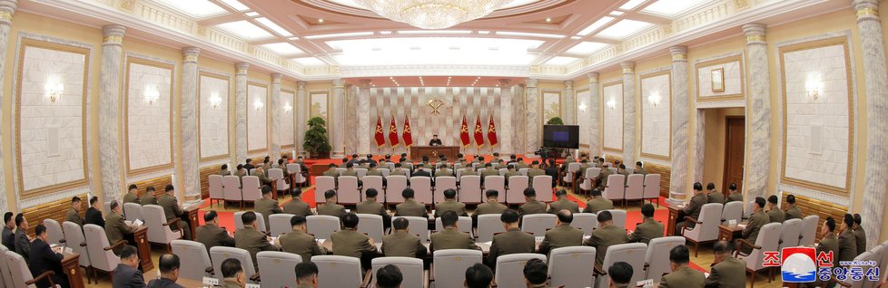 Státní agentura z KLDR informovala, že Kim Čong-un jednal s vojenským výborem vládní strany. Kdy přesně, není jasné.