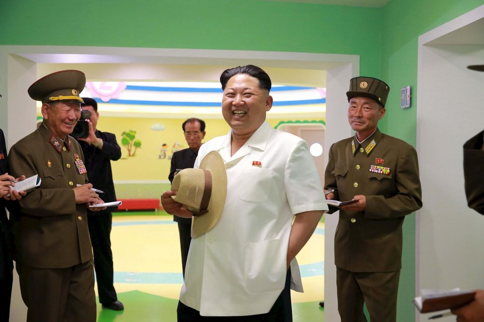 Kim Čong-un na inspekci v dětském domově a sirotčinci