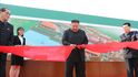 Kim Čong-un se po třech týdnech objevil na veřejnosti. Otevřel továrnu na hnojiva ve městě Sunčchon