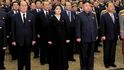 Kim Čong-un si vybral dobře. Manželka mu stojí po boku, kdykoliv potřebuje.