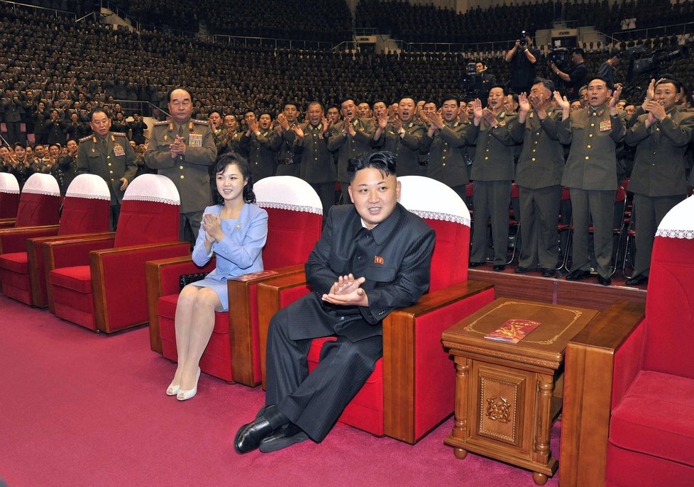 Severokorejský vůdce Kim Čong-un s manželkou