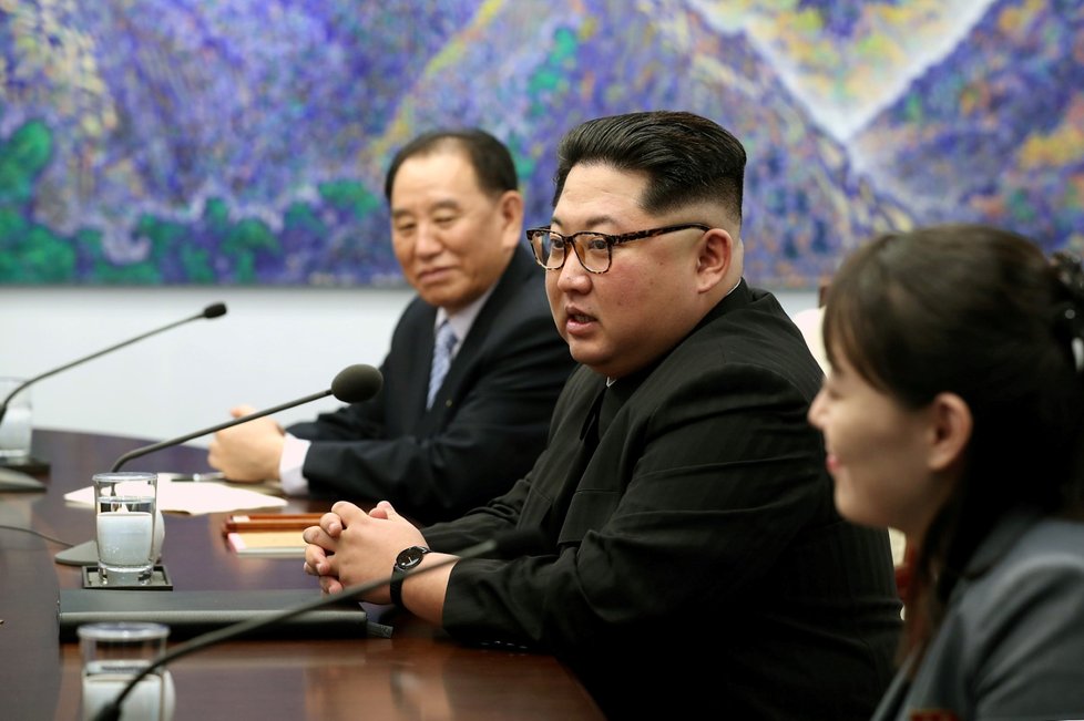 Severokorejský diktátor Kim Čong-un na jednání se svým jihokorejským protějškem. (27. 4. 2018)