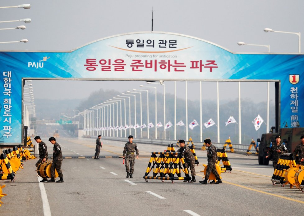 Bezpečnostní opatření doprovázející summit korejských lídrů.