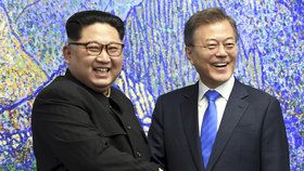 Historický summit: U jednoho stolu se v Jižní Koreji setkal tamní prezident s vůdcem KLDR Kim Čong-unem.