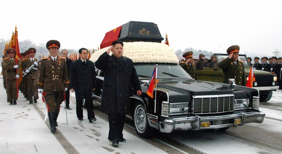 Většina z pohlavárů, kteří doprovázeli Kim Čong-una na pohřbu otce, je buďto po smrti, nebo zmizela.