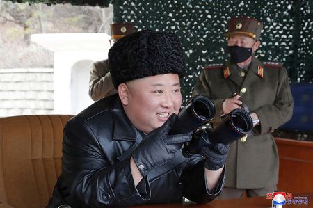 Poslednímu odpalu raket přihlížel i Kim Čong-un, (2.03.2020).