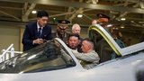 Diktátor Kim Čong-un v ruské továrně na stíhačky. A Putin přijal pozvání do KLDR