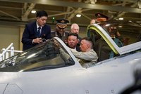 Diktátor Kim Čong-un v ruské továrně na stíhačky. A Putin přijal pozvání do KLDR