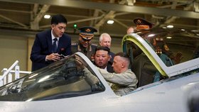 Kim Čong-un navštívil v ruském Komsomolsku na Amuru závod na výrobu stíhaček (15.9.2023).