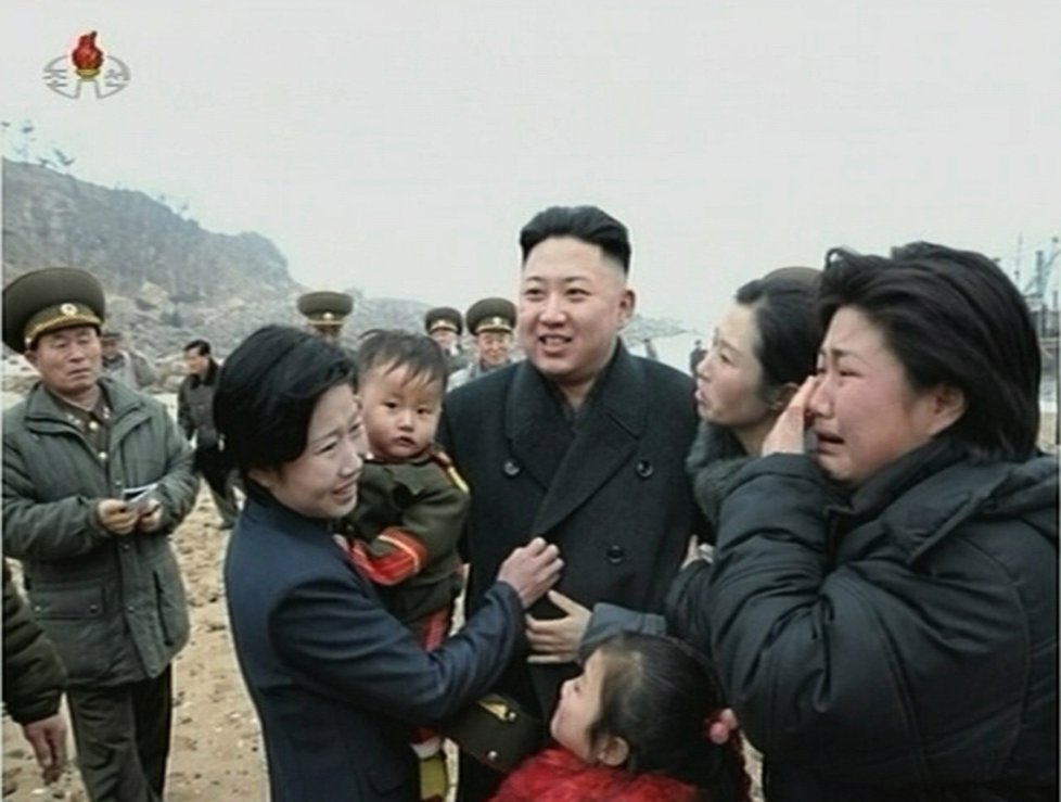 Lidé v Severní Koreji svého vůdce milují, nebu musí milovat