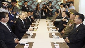 Zástupci severokorejského Pchjongjangu se sešli s vysoce postavenými jihokorejskými činiteli. Kim chyběl.