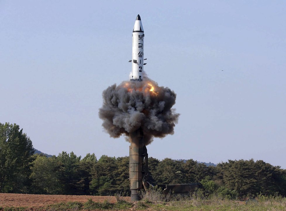 Severní Korea pod vedením diktátora Kim Čong-una hrozí světu dalšími raketovými a jadernými testy