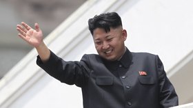 Kim Čong-un se objevil na veřejnosti a belhal o holi!