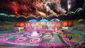  Podle severokorejských úřadů se divákům představí 100 tisíc účastníků