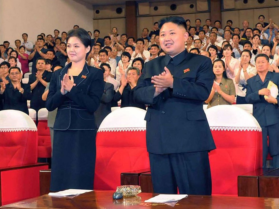 Severokorejský vůdce Kim Čong-un se svou manželkou