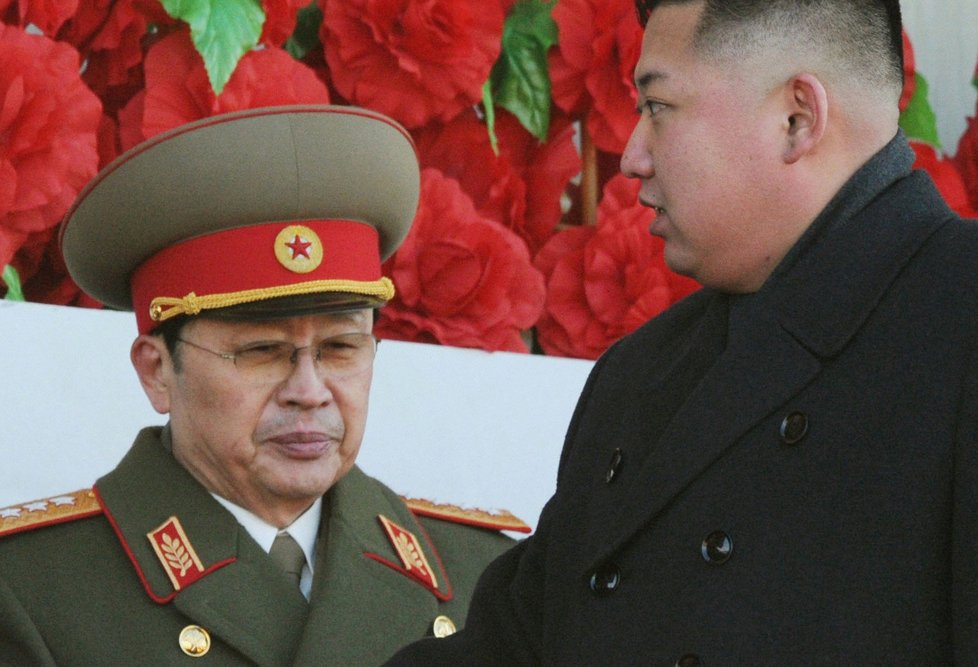 Čang Song-tchek zastával funkci místopředsedy Komise národní obrany.