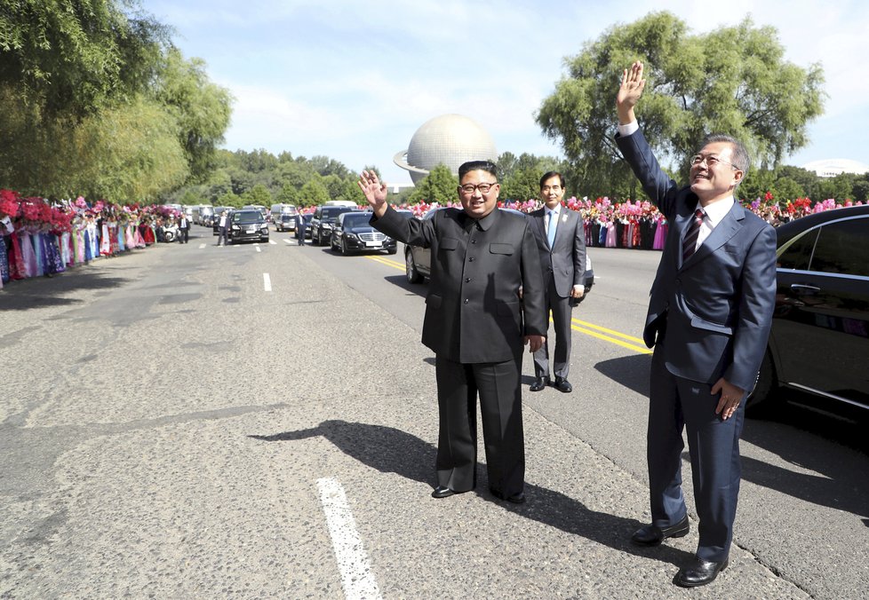 Severokorejský vůdce Kim Čong-un a jeho jihokorejský protějšek, prezident Mun Če-in