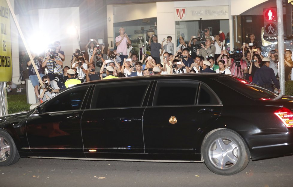 Kim Čong-un se vydal před summitem s Trumpem na prohlídku města.