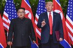 Donald Trump a Kim Čong-un se sešli v Singapuru na historickém summitu (12.6.2018)