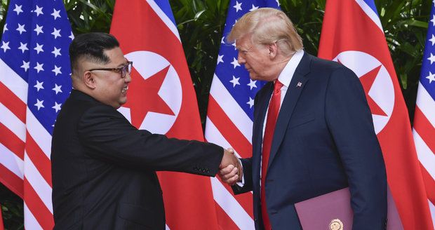 Trump a Kim chtějí mít v únoru druhé „rande“. Místo si ještě hledají 