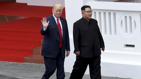 Donald Trump a Kim Čong-un se sešli v Singapuru na historickém summitu (12.6.2018)