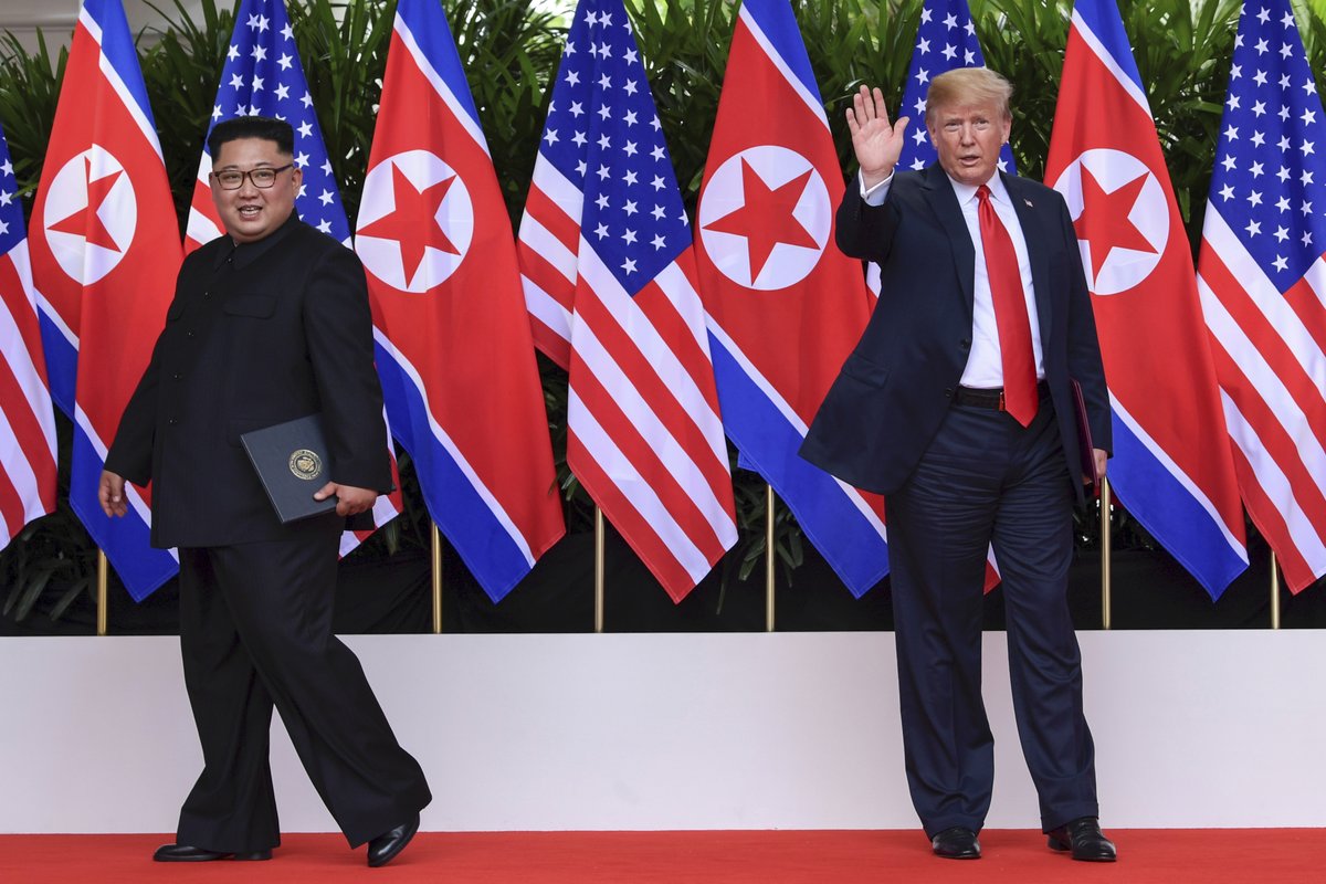 Donald Trump a Kim Čong-un se sešli v Singapuru na historickém summitu (12.6.2018)