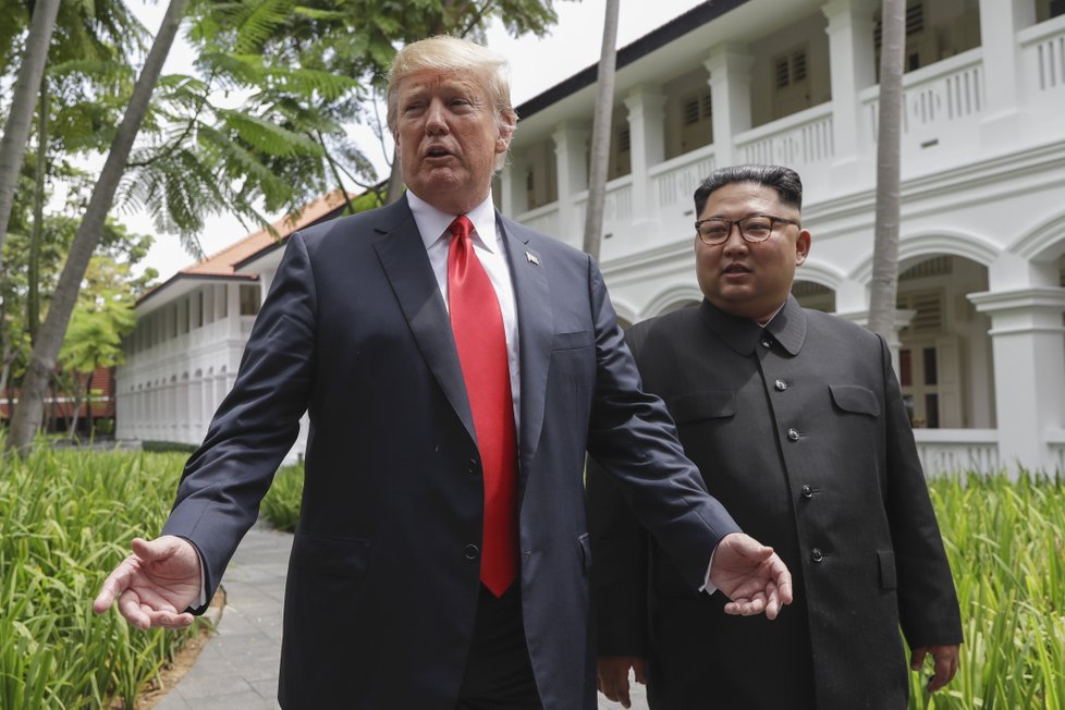 Donald Trump a Kim Čong-un se sešli v Singapuru na historickém summitu (12.6.2018)