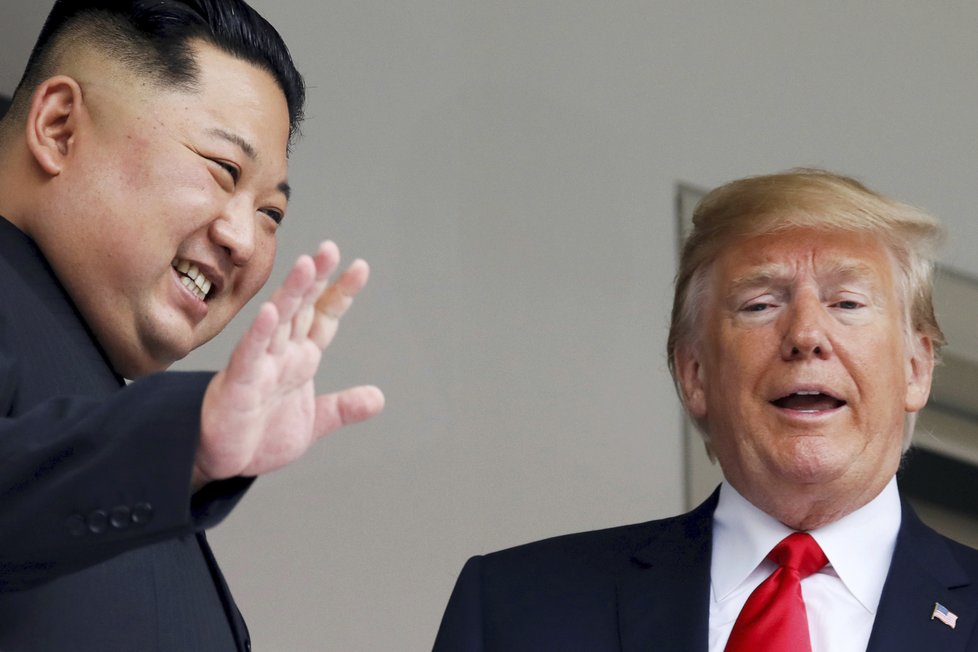 Donald Trump a Kim Čong-un se sešli v Singapuru na historickém summitu (12. 6. 2018). Teď se chystá další schůzka.