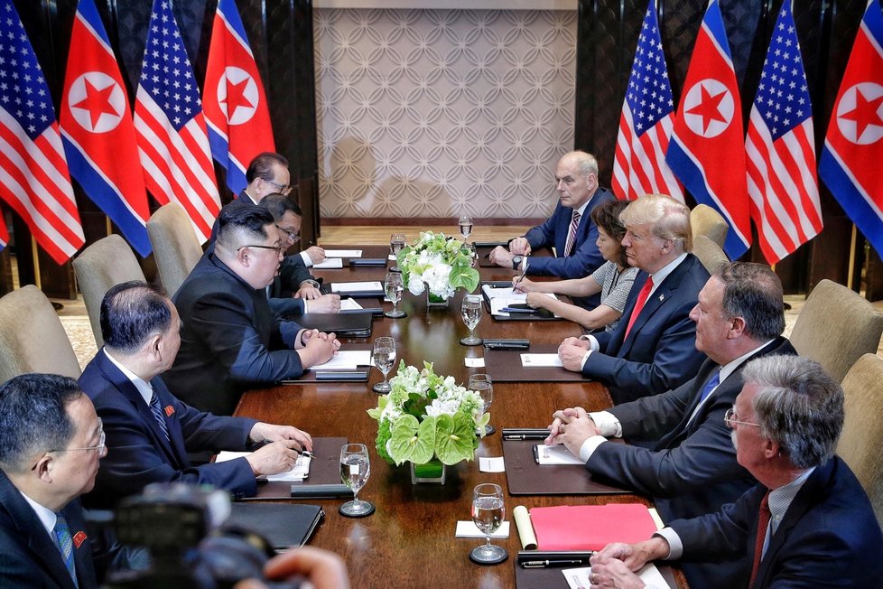 Donald Trump a Kim Čong-un se sešli v Singapuru