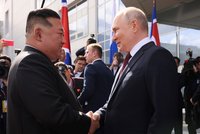 1000 kontejnerů s granáty: Kimova KLDR dodala Putinovu Rusku už 10 armádních dodávek