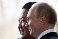 Diktátoři sobě. Kim Čong-un slíbil Putinovi plnou podporu, z války viní USA