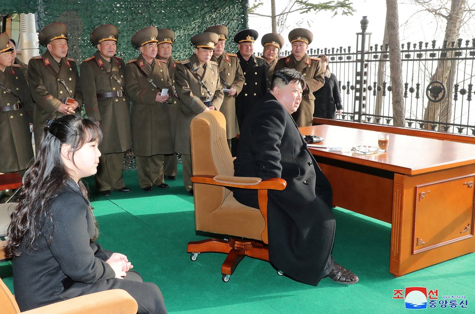 Severokorejský vůdce Kim Čong-un se svou dcerou Kim Ču-ae.