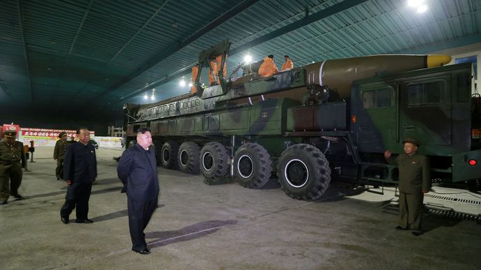 KLDR otestovala mezikontinentální střelu, Jihokorejci s USA odpověděli cvičením