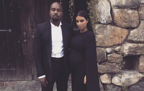 Takhle Kim a Kanye oznámili jméno na Twitteru: Svatý Západ, 5. 12. 2015, 3,9 kg.