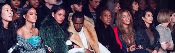 Hvězdní hosté na přehlídce návrhů Kanye Westa: (zleva) návrhář Alexander Wang, Rihanna, Puff Daddy s přítelkyní Cassie, Jay Z, Beyonceé, Kim Kardashian a Anna Wintour