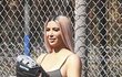 Kim Kardashian hrála baseball jen v podprsence a teplácích