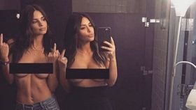 Kim Kardashian a Emily Ratajkowski se rozhodně nestydí.