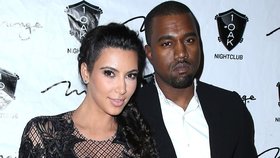 Těhotná Kim Kardashian: Rostoucí bříško vystavila v síťovaném oblečku