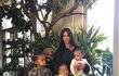 Pokus o společné rodinné foto Kim a Kayneho s dětmi