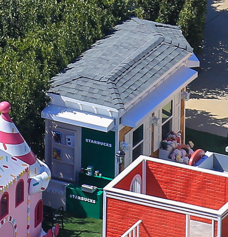 Kim Kardashianová nechala postavit dětem městečko na hraní: Miniaturní Starbucks