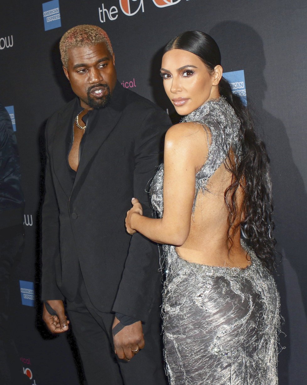 Příliš odvážné šaty Kim Kardashian