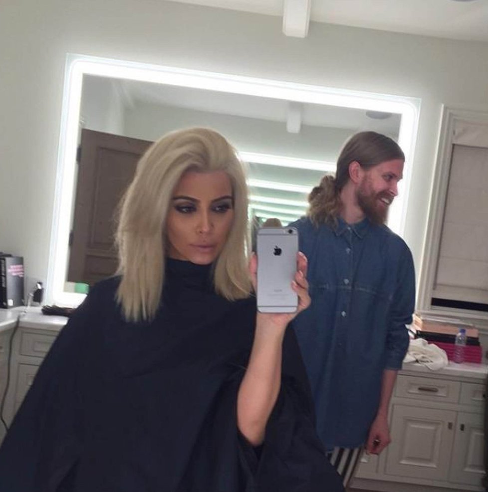 Selfie blonďaté Kim.