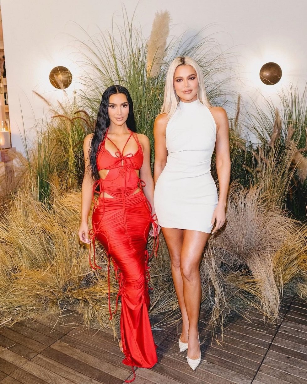 Kim Kardashianová se sestrou Khloé