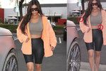 Kim Kardashian se ztrapnila! Ve photoshopu si protáhla postavu a zmenšila stehna.